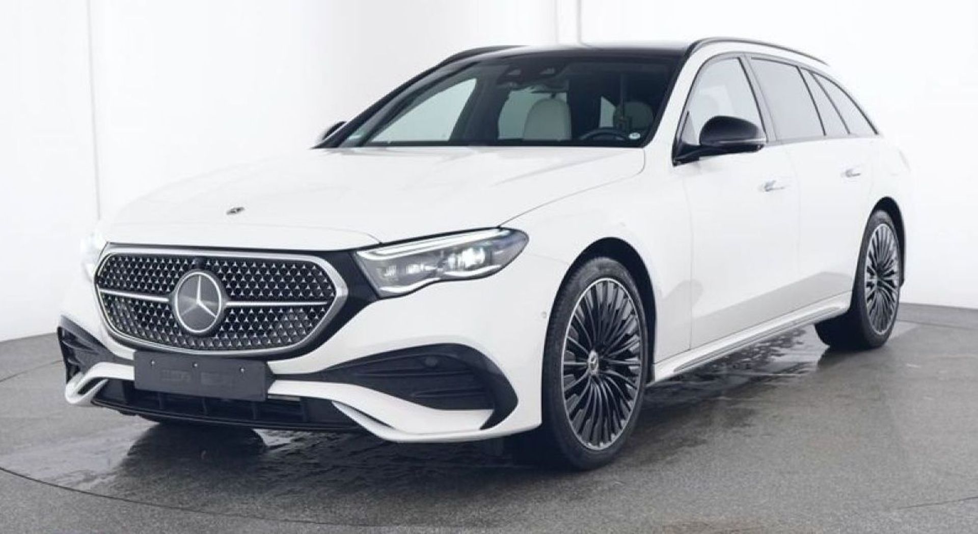 MERCEDES-BENZ CLASSE E - 300E BVA9 AMG LINE PREMIUIM (2024)