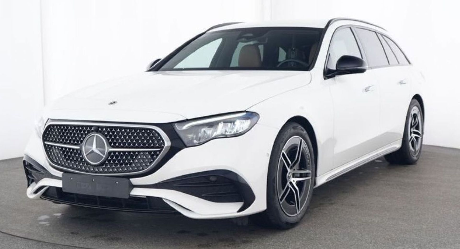MERCEDES-BENZ CLASSE E - 300E BVA9 AMG LINE (2024)