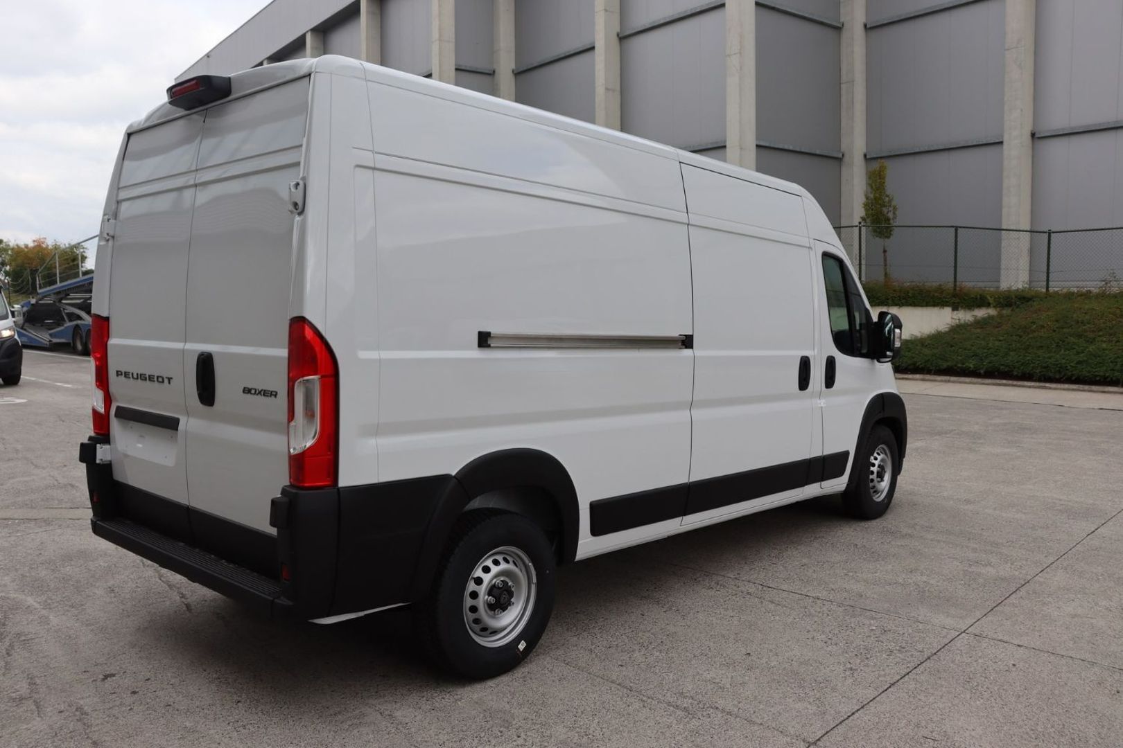 PEUGEOT BOXER 435 L3H2 - BlueHDI 180 CH EAT8