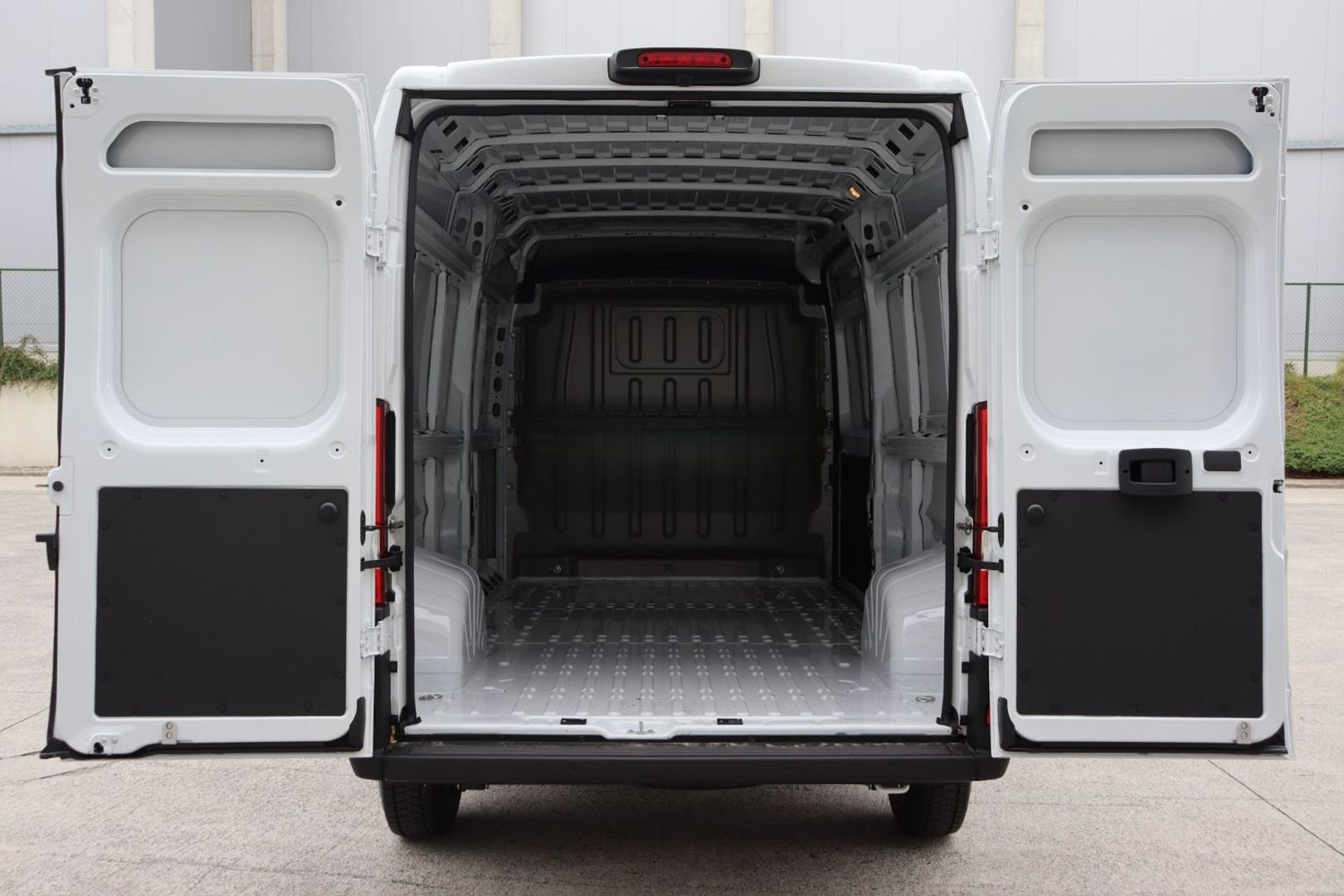 PEUGEOT BOXER 435 L3H2 - BlueHDI 180 CH EAT8