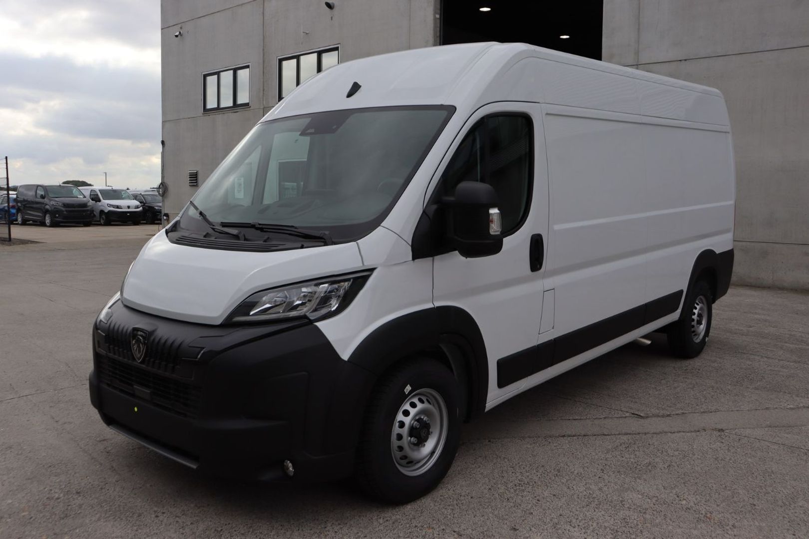 PEUGEOT BOXER 435 L3H2 - BlueHDI 180 CH EAT8